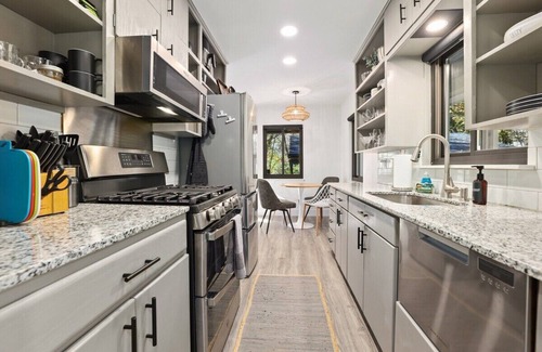 Fayetteville Casa | Woods on Sequoyah- 1 mile to DT Fayetteville