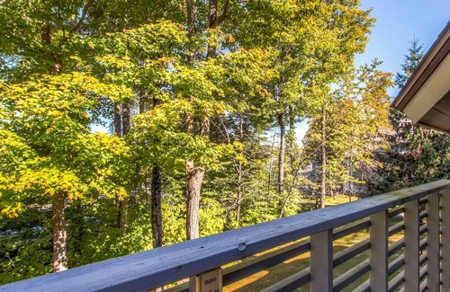 Killington Condominio | Woods Resort Village 10 muy bien decorado, a pie de la piscina, a 5 minutos de la montaña.