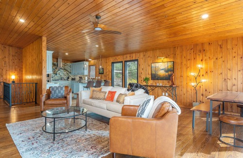 Montreat Casa | Woodscape | Updated Montreat Home | 5 Minutes to Black Mtn!