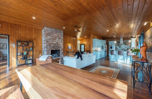 Montreat Casa | Woodscape | Updated Montreat Home | 5 Minutes to Black Mtn!