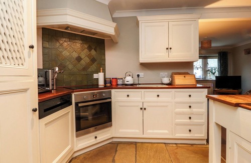 Malham Cabaña | WOODSIDE COTTAGE, pet friendly, luxury holiday cottage in Malham