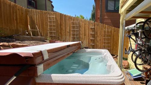 North Park City Casa | Woodside Getaway by AvantStay Character Home Close To Park City Resort w Hot Tub