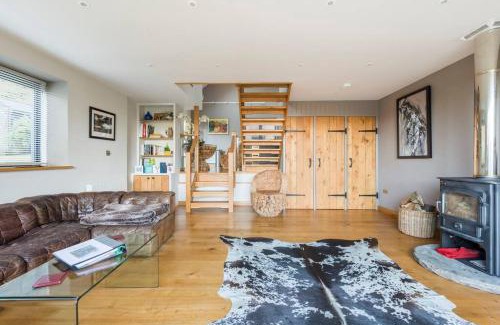 Cleeve Casa | Woodside Lodge, surrounded by woodland and beautiful gardens