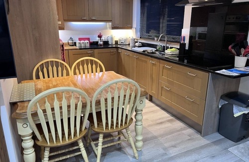 Dumfries Cabina | Woodside Lodge with Private Hot Tub!