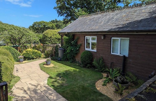 Ryde Cabina | 'Woodside Lodge' con piscina privada cubierta. Ubicación aislada, cerca de la ciudad de Ryde.
