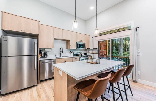 Scottsville Casa | Woodside Retreat A&B:Modern Home