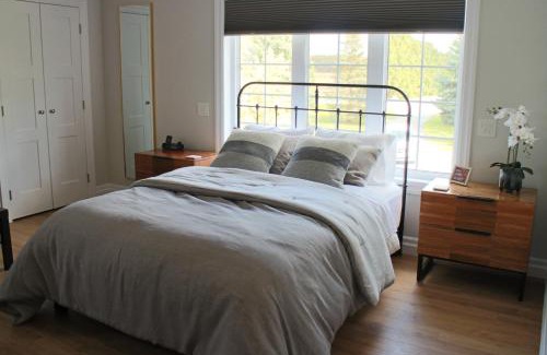 Lakeshore Casa | Woodslee Bed and Breakfast