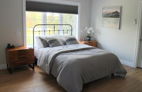 Lakeshore Casa | Woodslee Bed and Breakfast