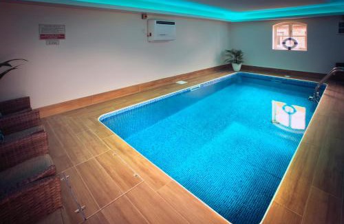 Astbury Casa | Woodspurge Cottage, Drift House Holiday Cottages