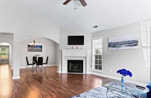 Woodstock Casa | Woodstock Cozy Home - Cozy, Fast Wi-Fi, & More