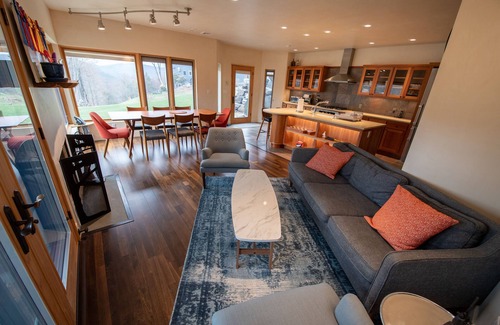 Bearsville Casa | Casa en 35 acres privados con vistas al monte Mins to Town