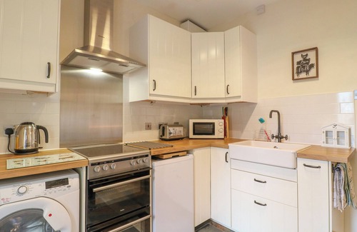 Cannock Cabaña | WOODSTOCK LODGE, pet friendly, with a garden in Hednesford
