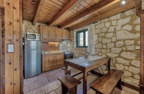 Alikanas Cabaña | Woodstone Cottage, Zakynthos