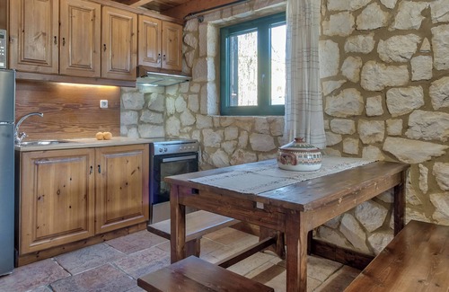 Alikanas Cabaña | Woodstone Cottage, Zakynthos