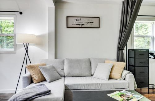 Pelkie Apartamento | Woodsy and Charming! Tiny Cottage with Yard in Pelkie