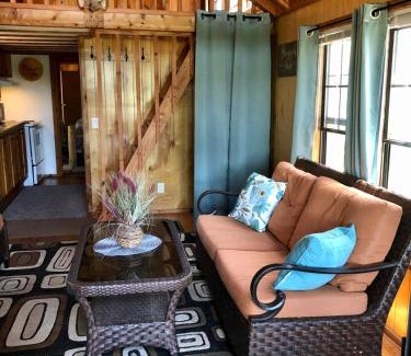Kingsley Casa | Woodsy and Private- Rustic Cabin