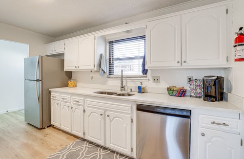 Bella Vista Cabaña | Woodsy Bella Vista Vacation Rental w/ Game Room!