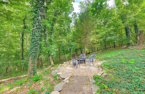 Bella Vista Cabaña | Woodsy Bella Vista Vacation Rental w/ Game Room!