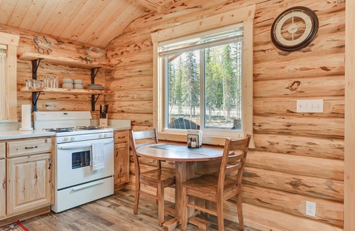 Soldotna Cabina | Woodsy Cabin Near Kenai River: Great for Anglers!