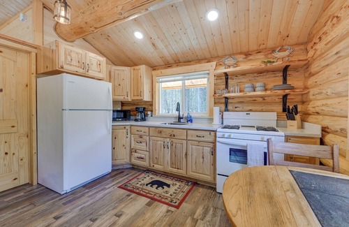 Soldotna Cabina | Woodsy Cabin Near Kenai River: Great for Anglers!