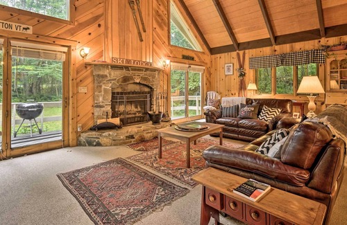 Wardsboro Cabina | Woodsy Cabin w/ Fire Pit ~ 8 Mi to Mount Snow