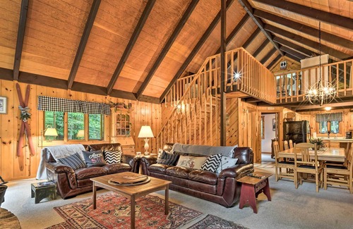 Wardsboro Cabina | Woodsy Cabin w/ Fire Pit ~ 8 Mi to Mount Snow
