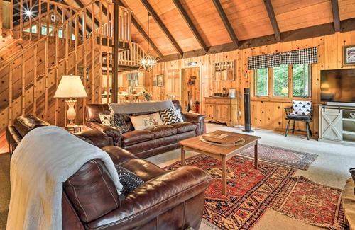 Wardsboro Cabina | Woodsy Cabin w/ Fire Pit ~ 8 Mi to Mount Snow