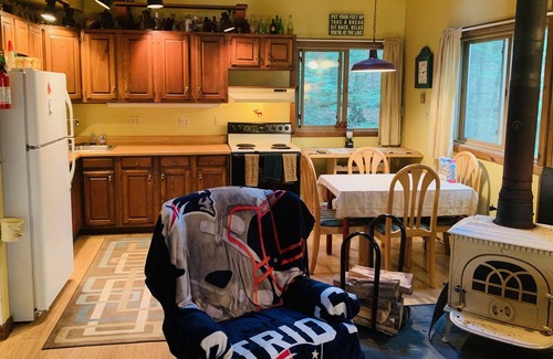 Bridgton Cabina | Woodsy Highland Lake Cabin, Water access, Near Naples, Skiing and Golf