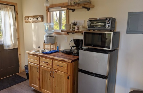 South Range Cabina | Woodsy Personal Retreat Cabin - "Quietude"