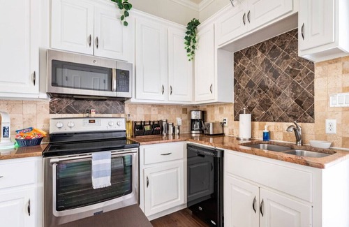 Manchaca Casa | Woodsy Retreat Private 2BD/1BA Covered Parking