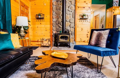 Cold Springs Cabina | Woodsy Retreat: Swim Pinecrest / Ski Dodge! *WIFI*