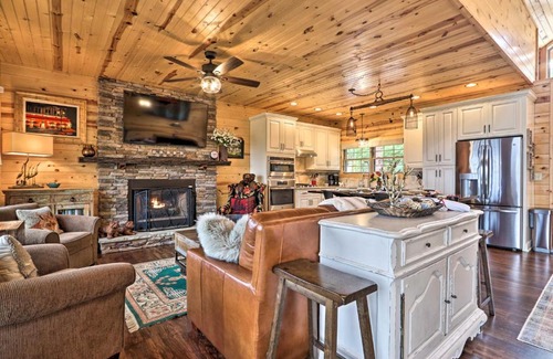 Chalet Village North Casa | Woodsy Retreat with Fire Pit and Resort Amenities