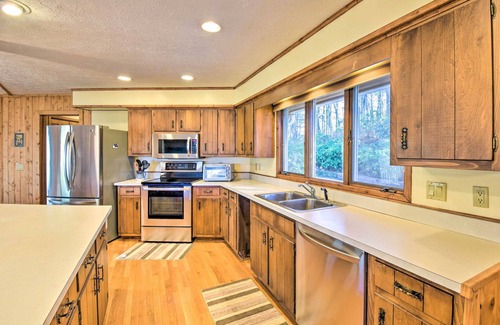 Sky Valley Cabaña | Woodsy Sky Valley Cottage, 8 Mi to Dillard!