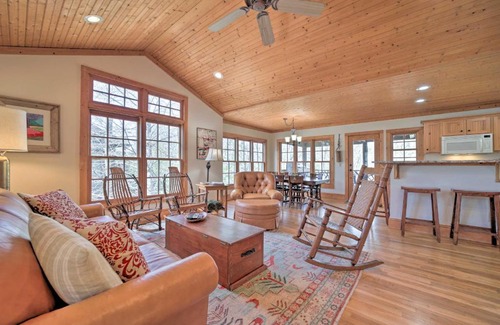 Cashiers Casa | Woodsy Smoky Mtn Hideaway with Grill and Views!