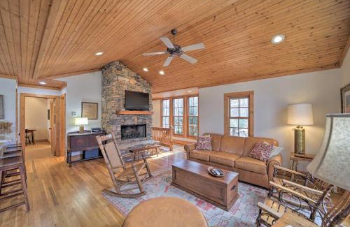 Cashiers Casa | Woodsy Smoky Mtn Hideaway with Grill and Views!