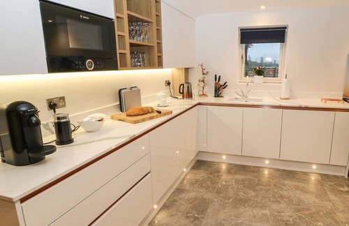Honley Casa | WOODVIEW FARM, pet friendly, with open fire in Brockholes
