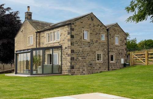 Honley Casa | WOODVIEW FARM, pet friendly, with open fire in Brockholes