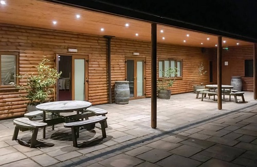 Ancaster Chalet De Esquí | Woodview Lodge Hot Tub 4