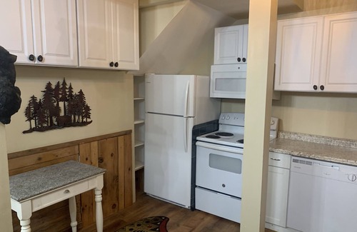 Benton Cabina | Woodwose Cabin - Adventures Now