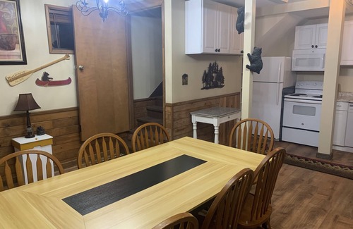 Benton Cabina | Woodwose Cabin - Adventures Now