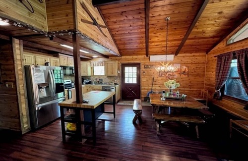 Hamlin Casa | Woody Retreat Intimate Chalet + Oak Sauna
