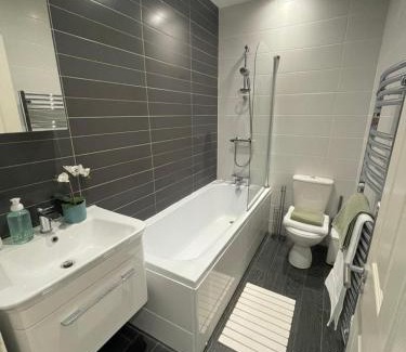 Liverpool Apartamento | Woolton Escape Light-filled Free Parking