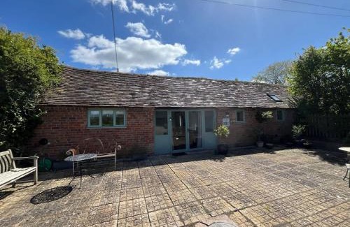 Broughton Hackett Casa | Worcester semi rural bungalow with off road parking