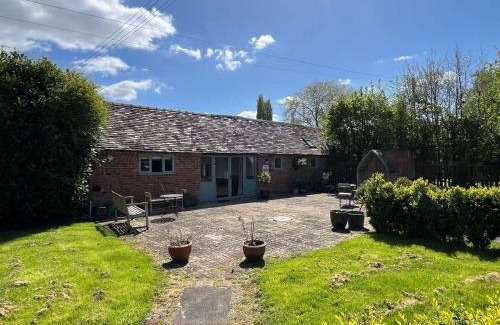 Broughton Hackett Casa | Worcester semi rural bungalow with off road parking