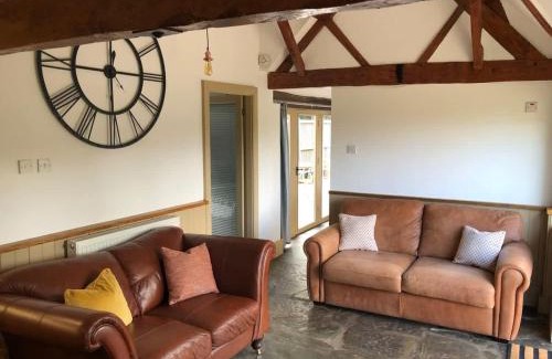 Broughton Hackett Casa | Worcester semi rural bungalow with off road parking