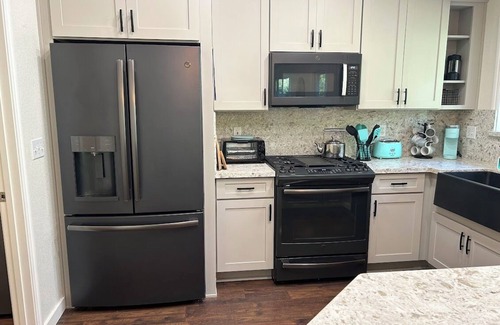 McKinleyville Casa | Work at home in this remodeled/newly furnished house; fully fenced/private yard