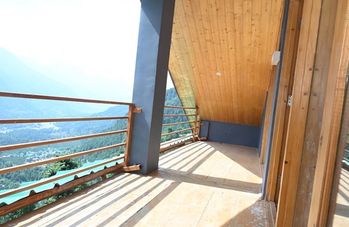 Manali Apartamento | Work from Himalaya, Work from mountains, Majhachi apartments.