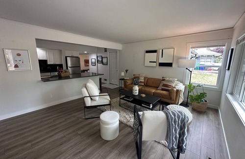 Parkrose Heights Casa | Work from home in luxury - Enjoy living in a fully renovated four bedroom!