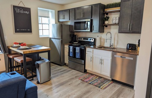 New Center Detroit Apartamento | Work/Play Base: Park Free, 10mins DTWN, Fast WiFi