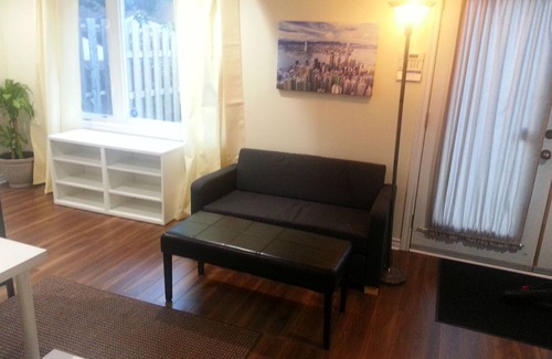 Ottawa Division Casa | Work-Play Suite Near The Ottawa Airport & LRT